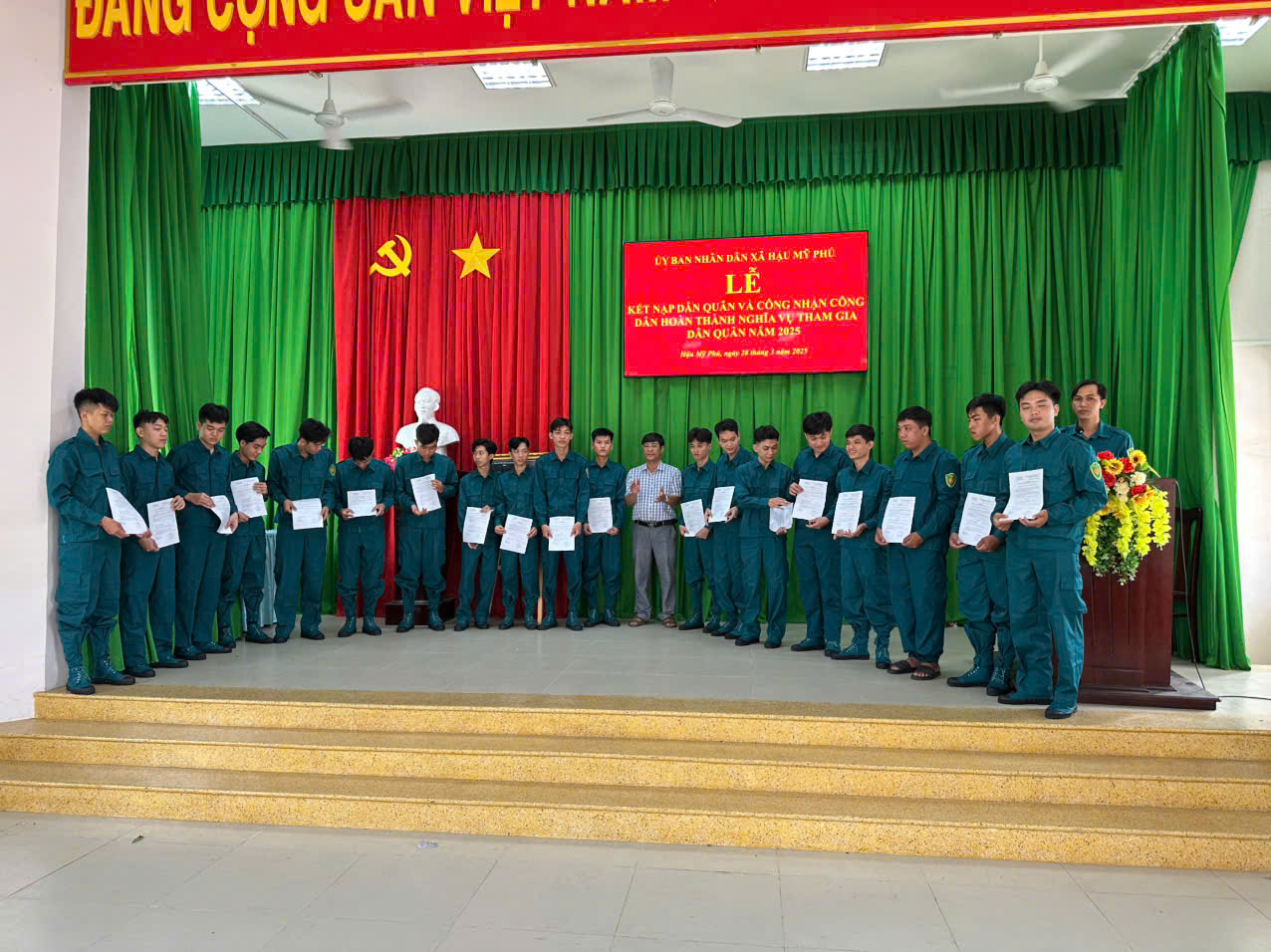 Xã Hậu Mỹ Phú tổ chức Lễ kết nạp và giải ngạch dân quân tự vệ năm 2025